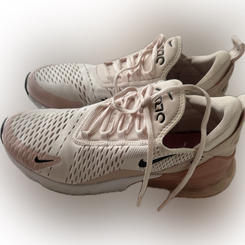 Nike Women’s Air Max 270 Shoes Size 11
